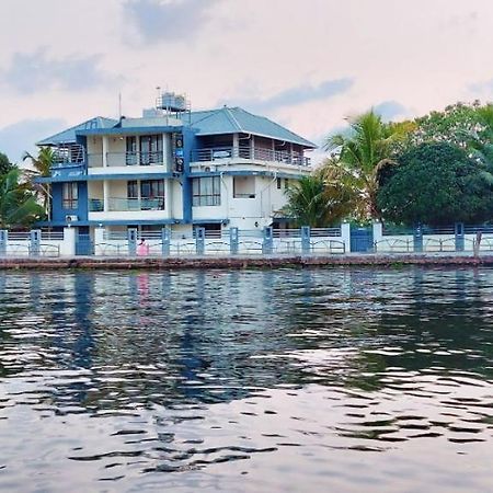 Captains Cabin Backwater Resort Alappuzha 외부 사진