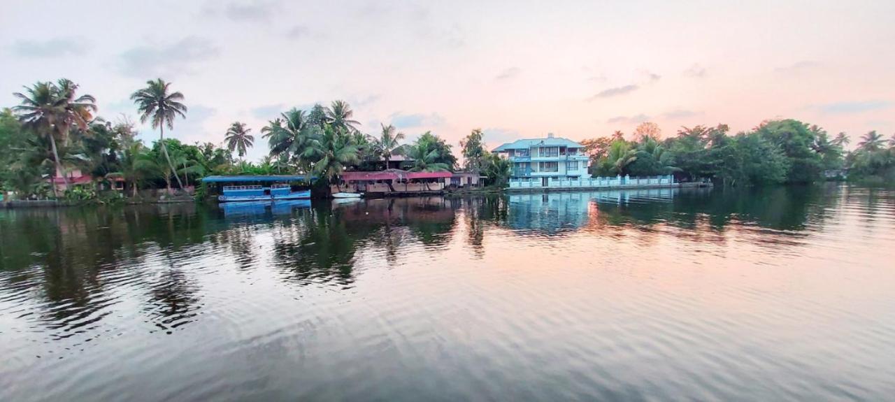Captains Cabin Backwater Resort Alappuzha 외부 사진